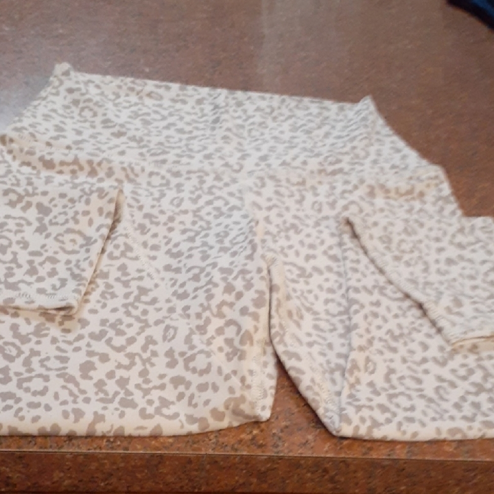 leopard print leggings crem and tan size med